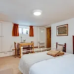 The Summertown Studio 1Br & Kitchenette