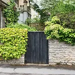 The Summertown Studio 1Br & Kitchenette
